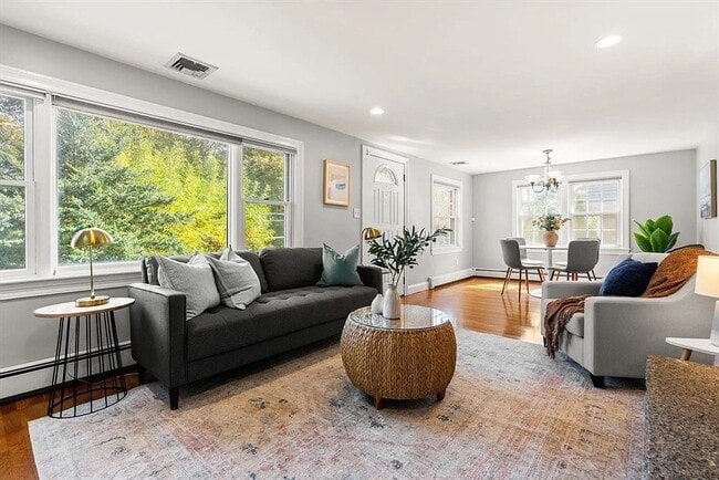 Building Photo - 334 Mystic St