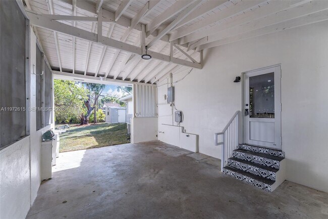 Building Photo - 3965 SW 60th Ct