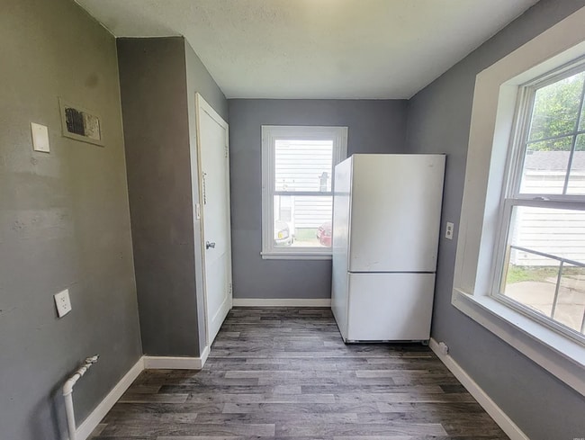 Building Photo - ** Move in Special ** Freshly Painted 3-Bedroom, 1-Bathroom Home – $1,350/Month | 1,760 Sq. Ft. |...