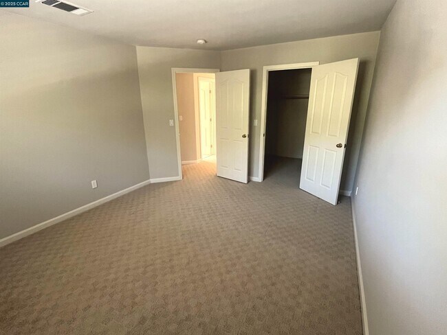Building Photo - 600 Bourne Ct