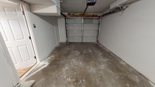 oversized one car garage - 1307 Cynthia St