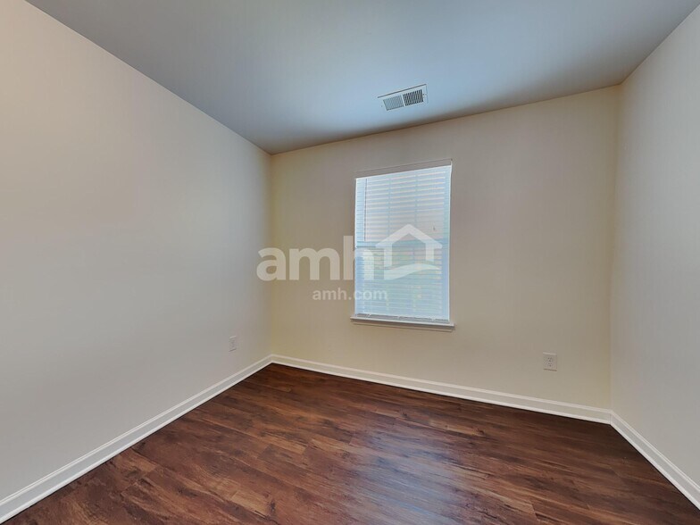 Building Photo - 128 Cherry Bark Dr