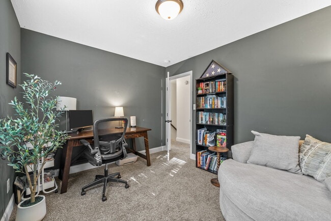 Building Photo - 420 N Magnolia Dr