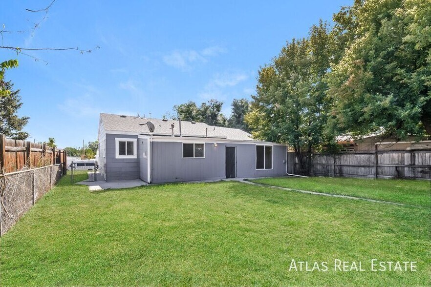 Building Photo - 217 S Xavier St