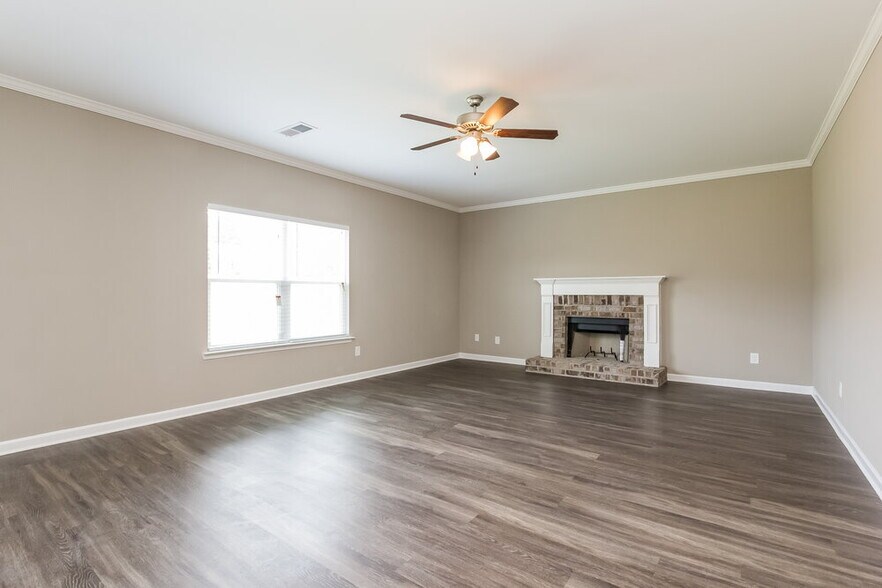 Building Photo - 737 Fieldcrest Dr