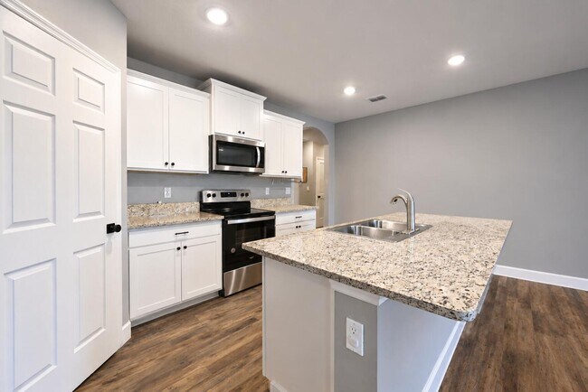 Building Photo - 927 Remington Green Dr SE