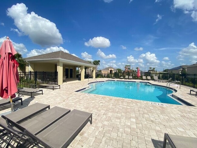 Building Photo - Carlisle Grand-120 Seville Dr Davenport, F...
