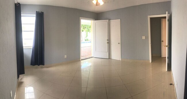 Building Photo - Miami Beach Home with a Pool!