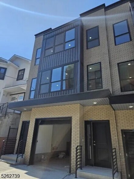 Building Photo - 96 Montgomery St