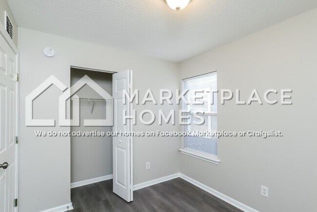 Building Photo - 1127 S 11th St