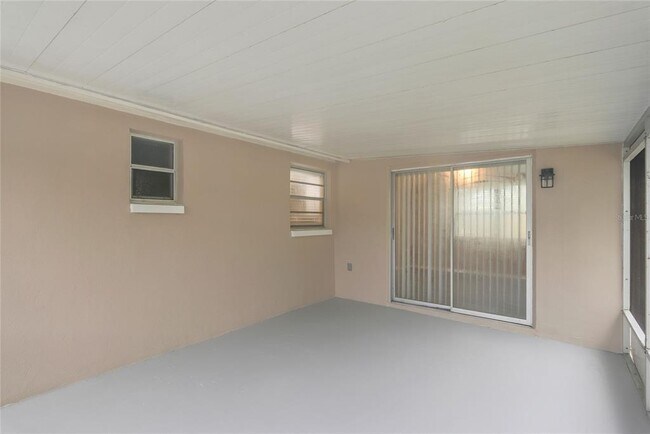 Building Photo - 5135 Kiwi Dr