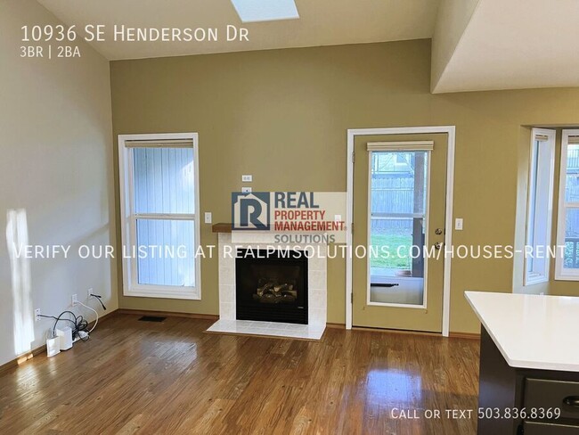 Building Photo - 10936 SE Henderson Dr