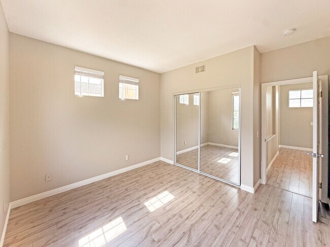 Building Photo - SD: Spacious 3BD/3BA Home in University City with Community Pool, Backyard Patio & 2-Car Garage