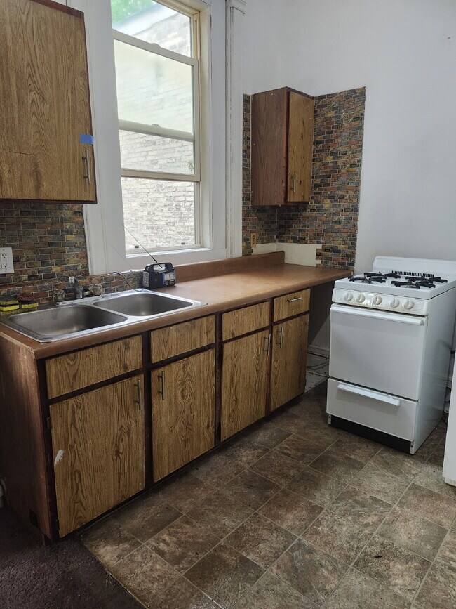 Building Photo - Charming 1-Bedroom Retreat in Duluth's Heart! *Accepts Section-8 tenants!