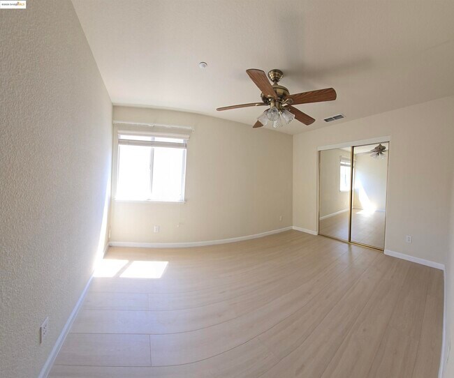 Building Photo - 988 Chamomile Ln