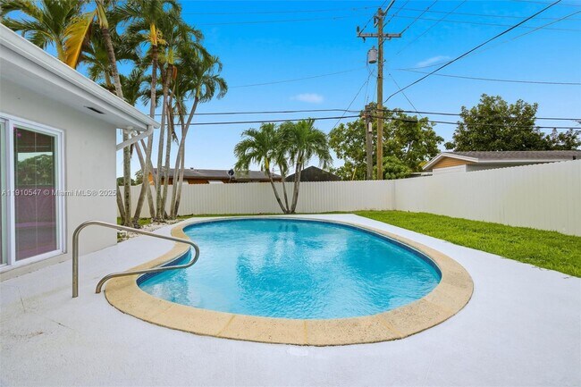 Building Photo - 5250 SW 96th Ave