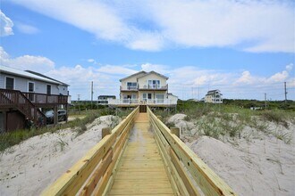 Building Photo - 3812 Island Dr