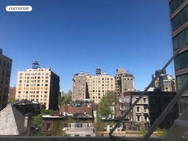 Building Photo - 55 E 93rd St