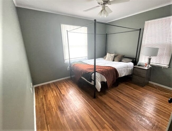 Building Photo - Nice! Spacious! 3 Bedroom Gem-Central Location