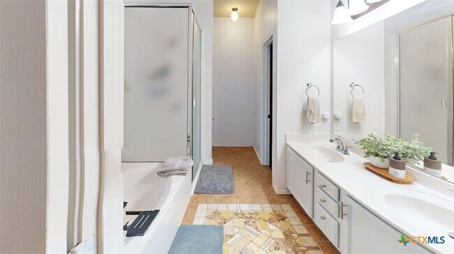 Building Photo - 6705 Rosita Oak Dr