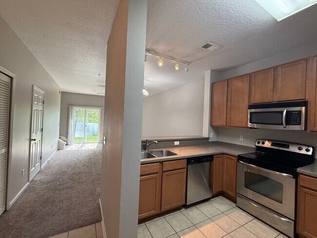 Building Photo - 213 Leese Dr