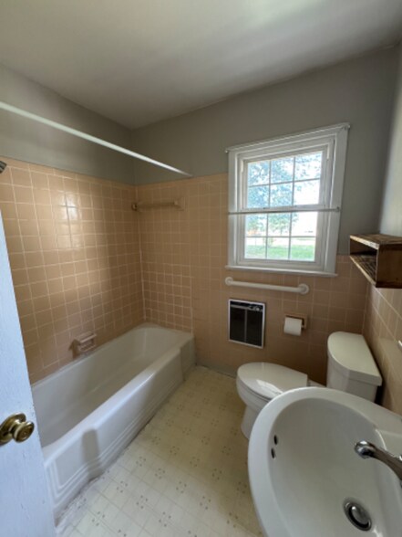 Building Photo - 105 West St