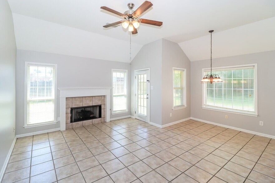 Building Photo - 1647 Durhamshire Cove