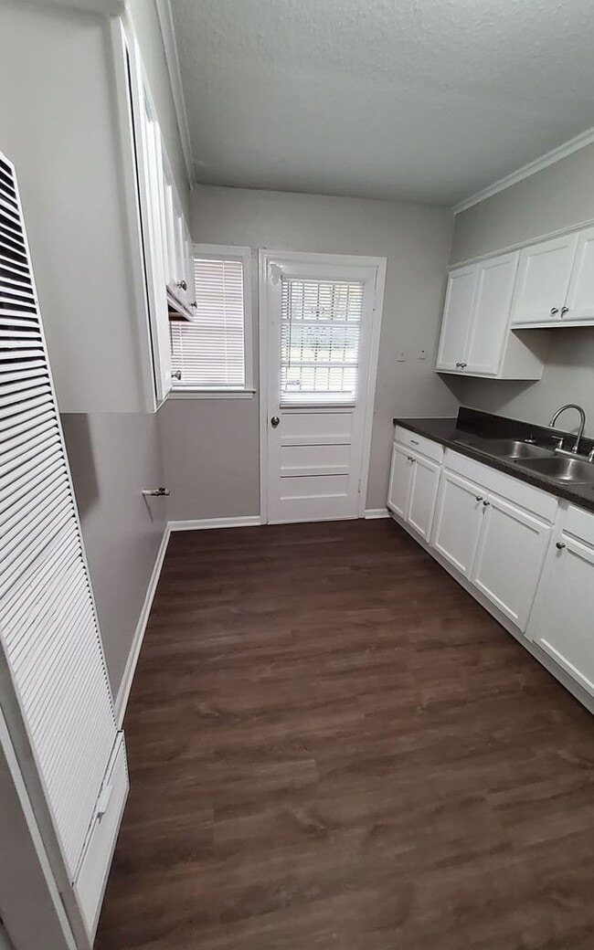 Building Photo - 2970 Hale Ave