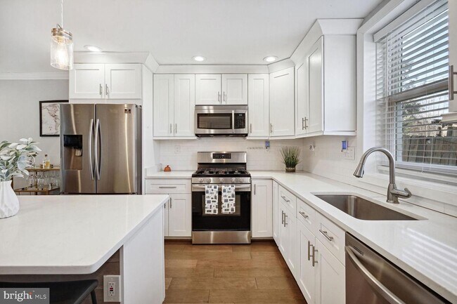 Building Photo - 3722 Edison St