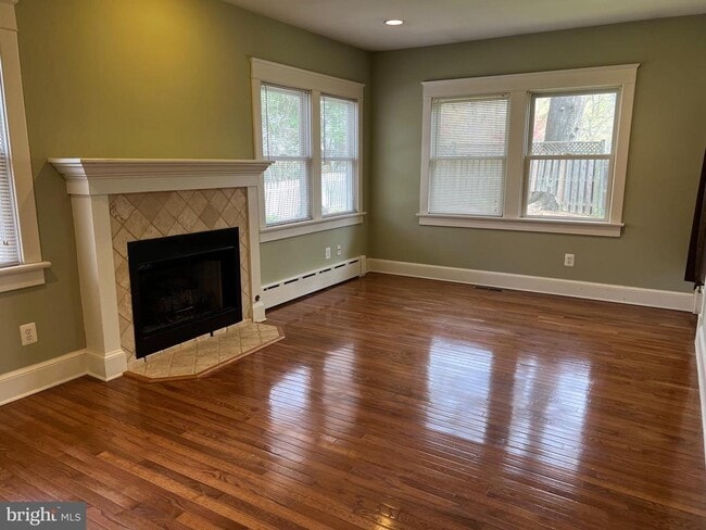 Building Photo - 2237 N Wakefield St