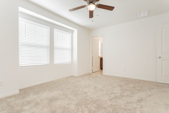 Building Photo - Fairly New Gorgeous SMART House!