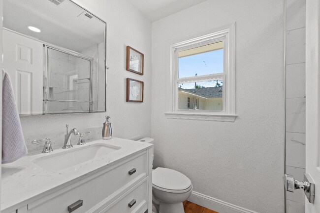 Building Photo - 405 11th St