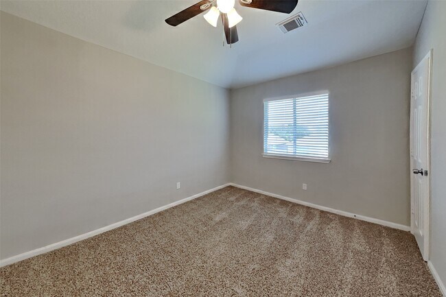 Building Photo - 5803 Village Grove Dr
