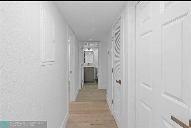 Building Photo - 6085 N Sabal Palm Blvd