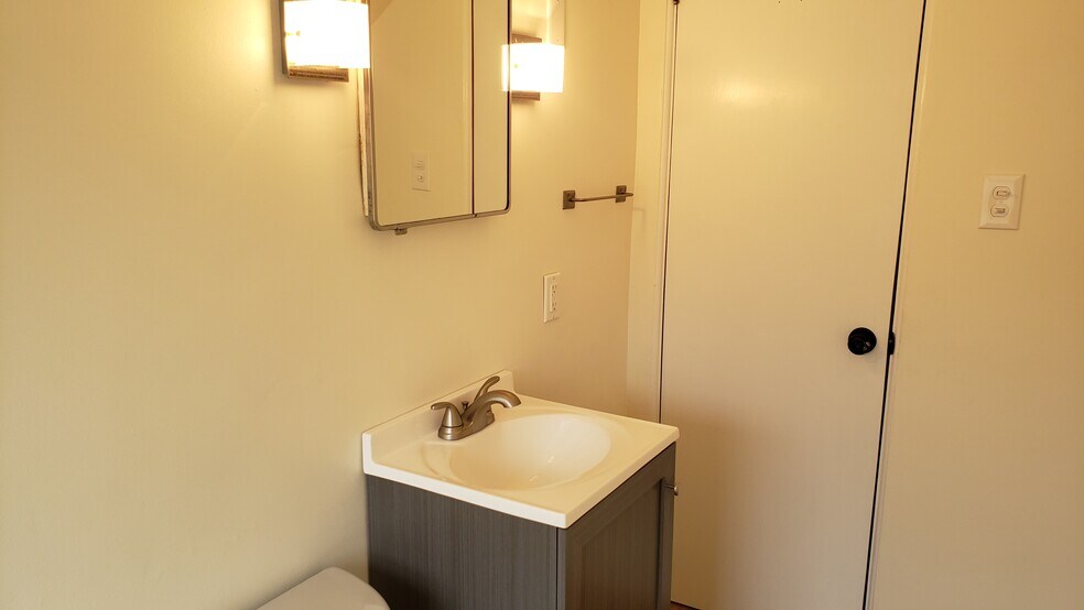 2nd Floor Bathroom - 2331 S 59th St