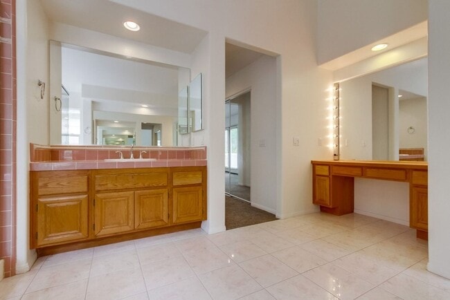 Building Photo - Westport @ Stonecrest