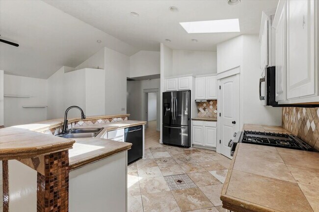 Building Photo - Fantastic 3-bed, 2.5 bath single level home near Downtown Star