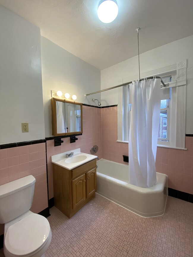 Building Photo - 1595 Beacon St