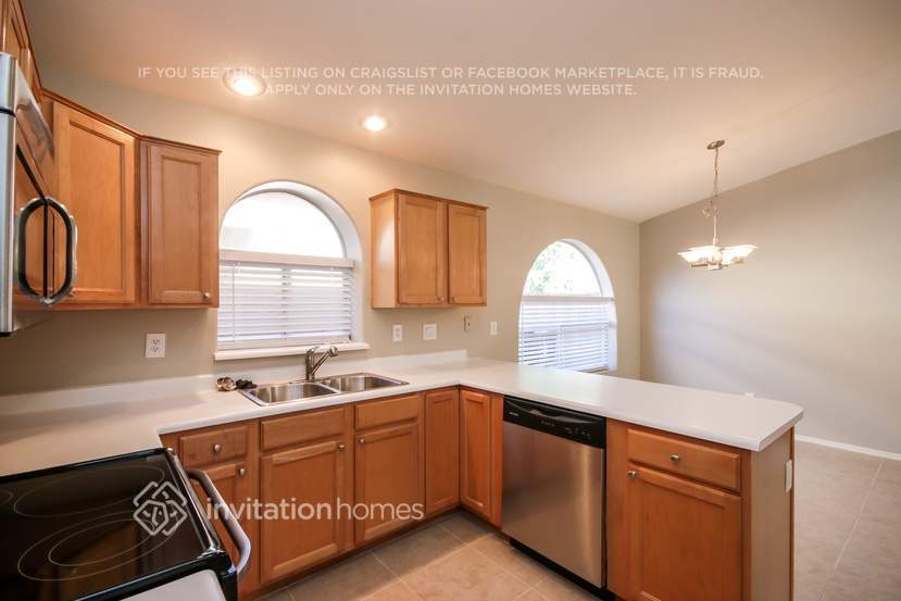 Building Photo - 12534 W Edgemont Ave