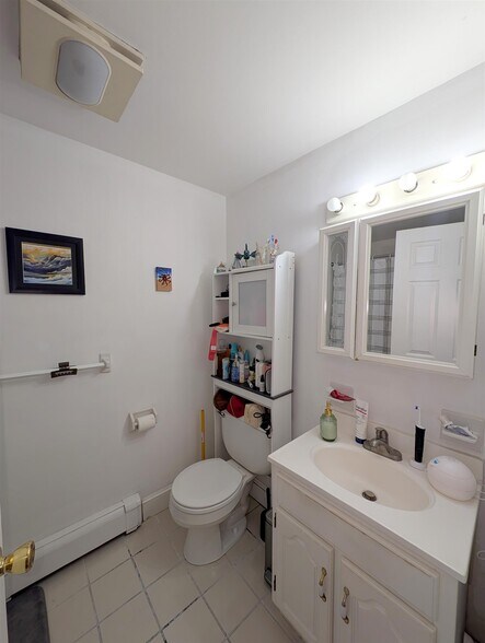 Building Photo - 35 Roberts Rd