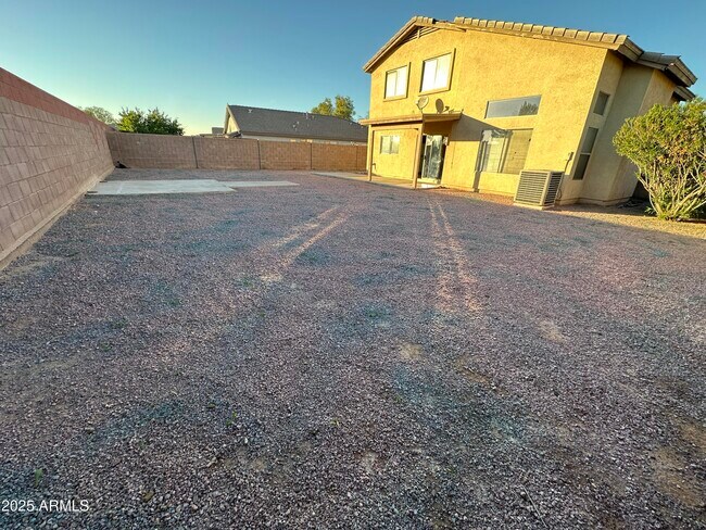 Building Photo - 10971 W Rio Vista Ln