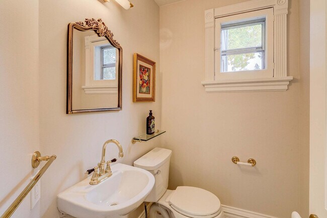 Building Photo - 2105 S Fillmore St