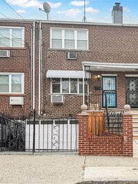 Building Photo - 2925 Hering Ave