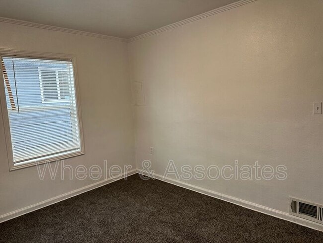 Building Photo - 2564 Porter Ave