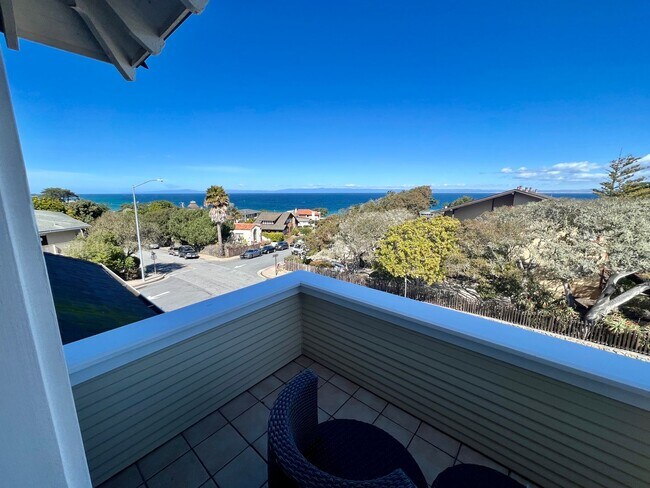 Building Photo - 189E - CS