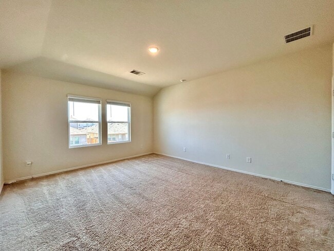 Building Photo - 221 Granary Dr