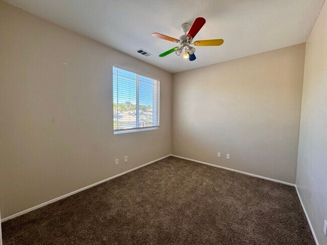 Building Photo - Beautiful 4 Bedroom + Office Home for Lease