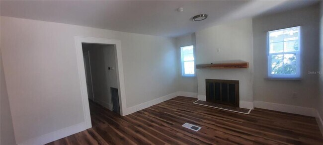 Building Photo - 127 17TH Ave S