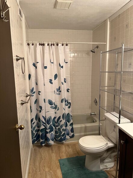 Building Photo - 14 Shadowbrook Ln