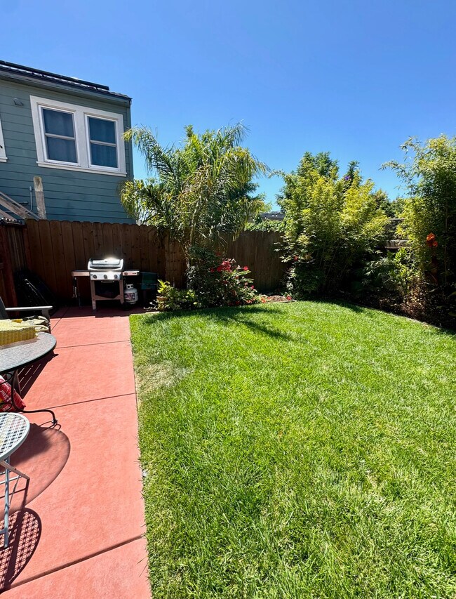 Building Photo - 5715 Genoa St